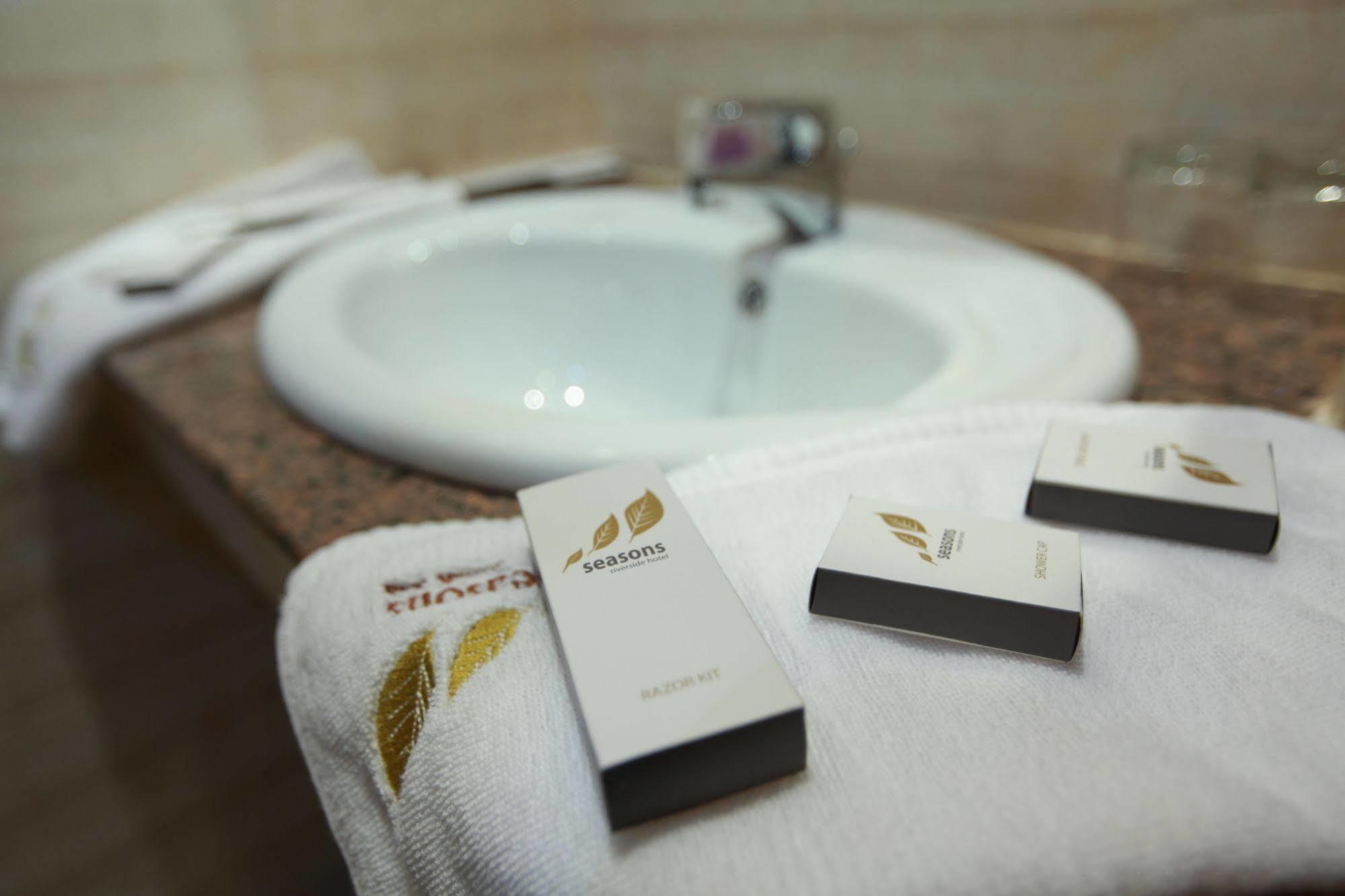 ויינטיאן Seasons Riverside Hotel מראה חיצוני תמונה